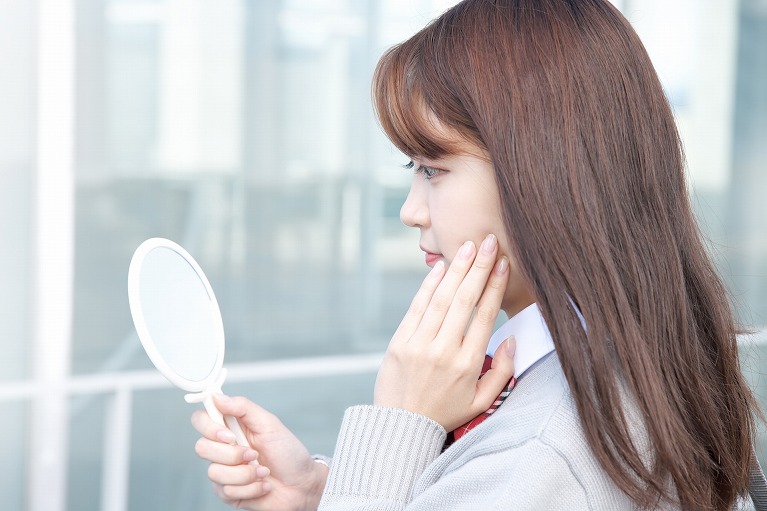 できもの にきび イボ 粉瘤 ほくろ 東京で美容皮膚科なら飯田橋駅前さくら坂クリニック